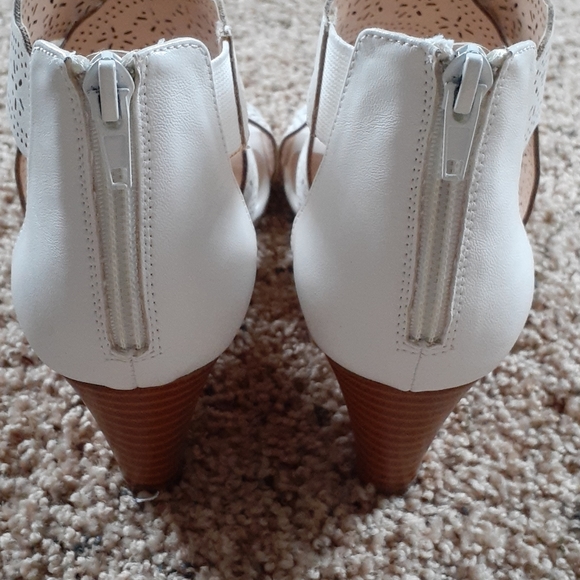 Sandals - Picture 2 of 2